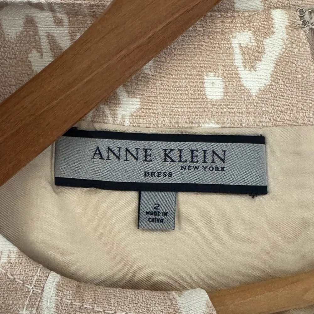 Women’s Anne Klein New York tan and white sleeveless v-neck dress 2 - Image 3
