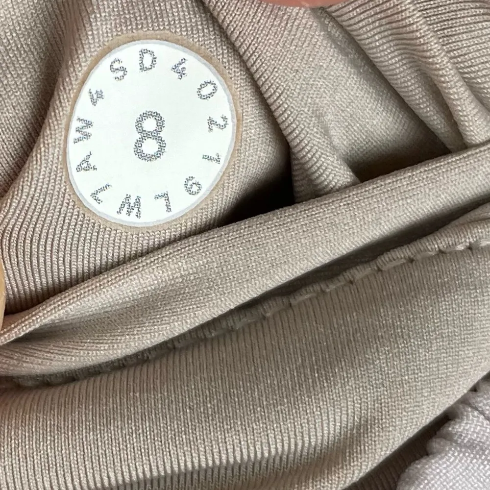 Lululemon Hotty Hot Short Asymmetrical Light Chrome White 4" Inseam Women Size 8 - Image 6