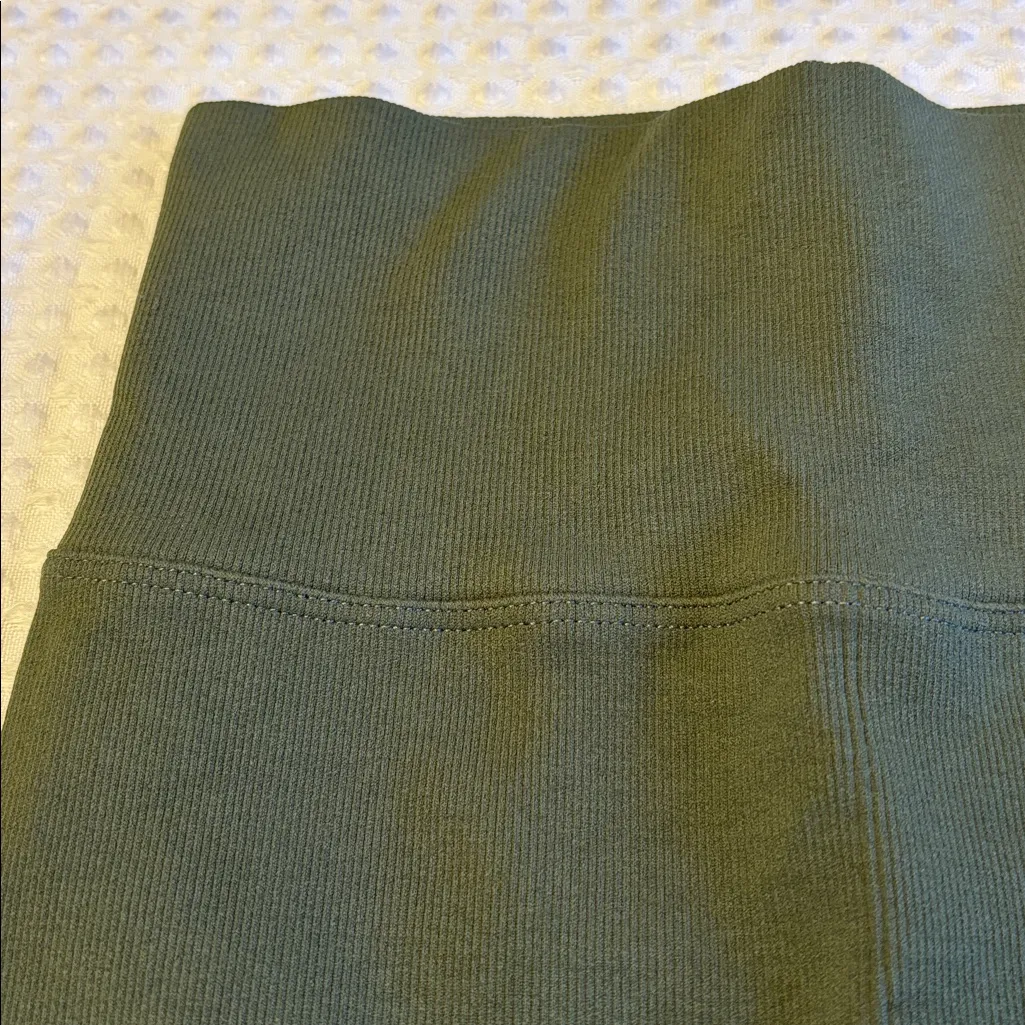 NEW! Free People Movement Dark Olive Sage Forest Green Ribbed Leggings Size XS/S - Image 4