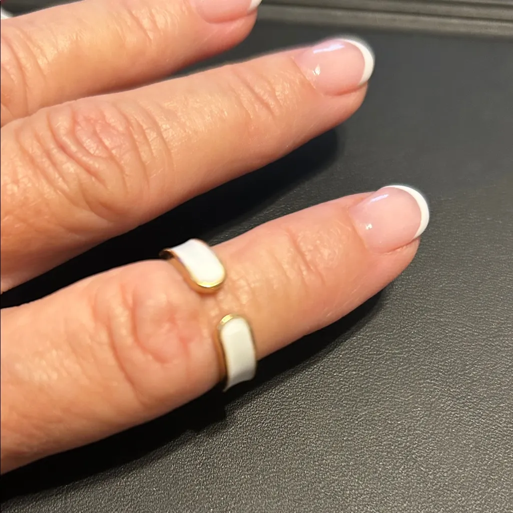 Elegant Gold and White Adjustable Ring NWOT - Image 2