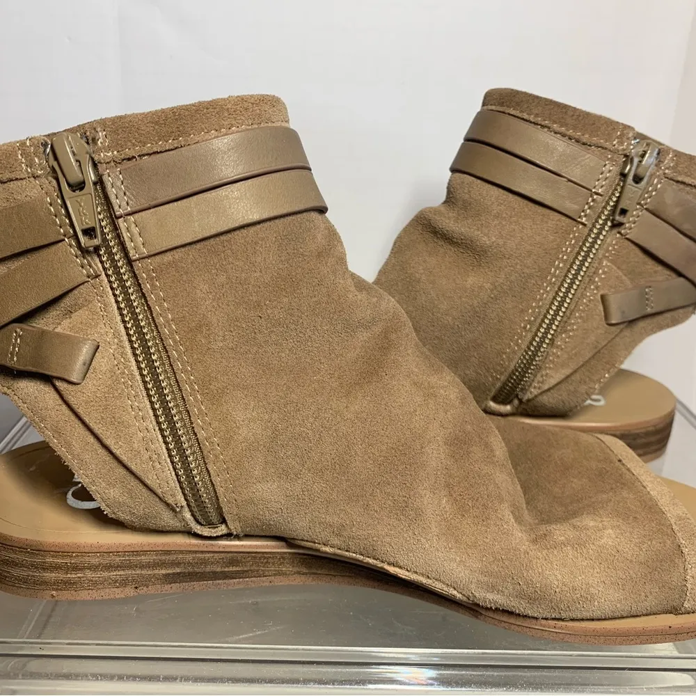 Gianni Bini Beige Suede Open Heel & Toe Ankle Upper Sz 6.5 Sandal.          1925 - Image 5