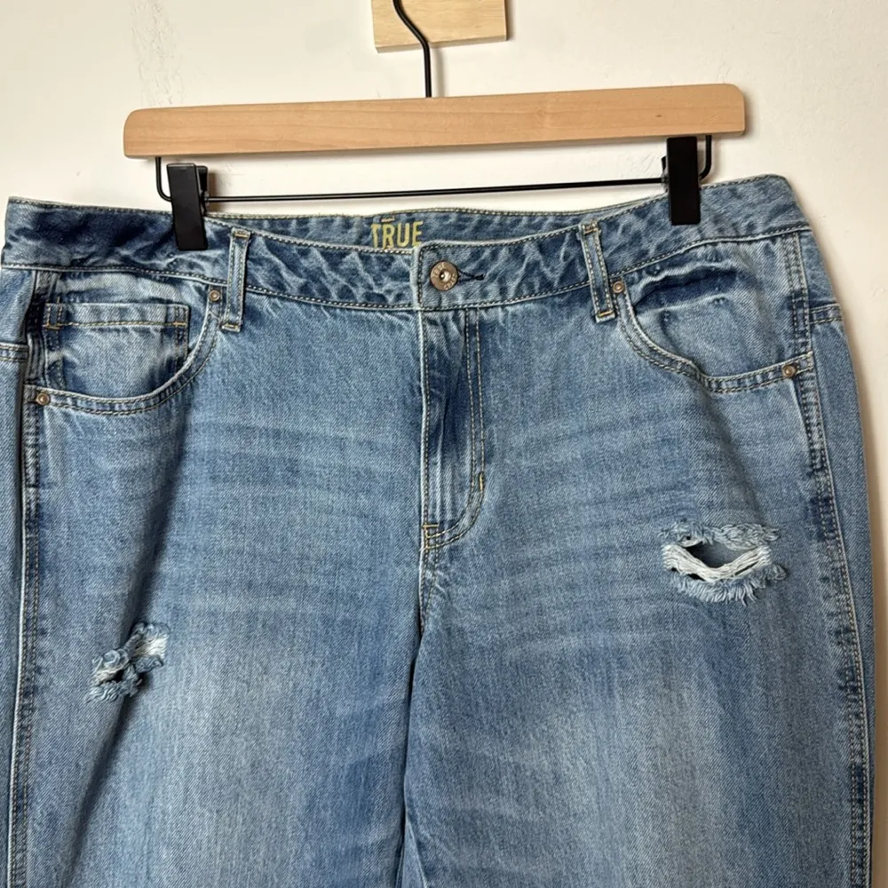 True Craft Women’s Distressed Rolled Hem Girlfriend Jeans size 15 - Image 3