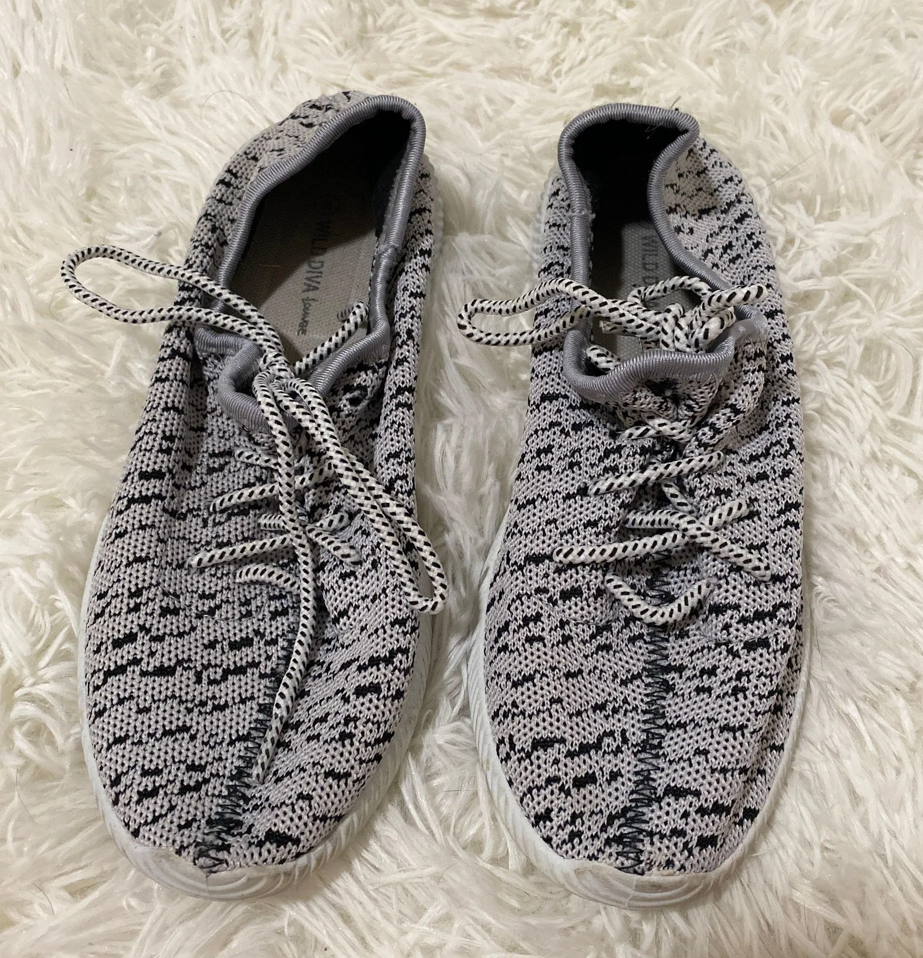 Running Shoes - Image 2