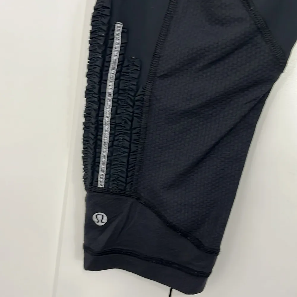 Lululemon Size 8 Black, Purple Crop Ruffle Ankle Trim Leggings with Zip Pocket - Image 7