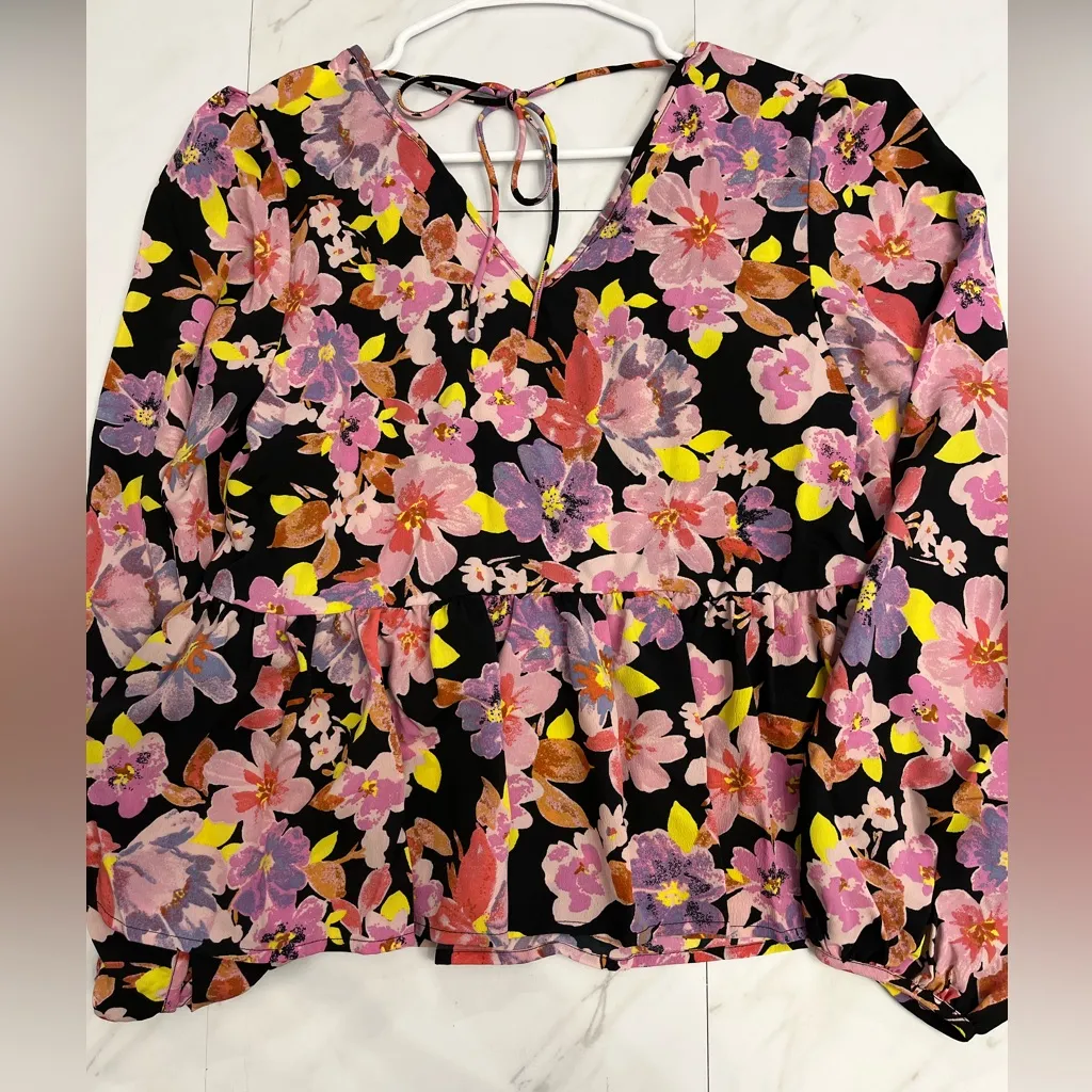 NWT Vero Moda Lucia Long Sleeve Floral Blouse with tie back size M - Image 3