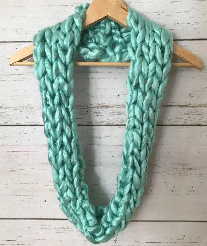 Handknit Infinity Scarf teal - Image 3