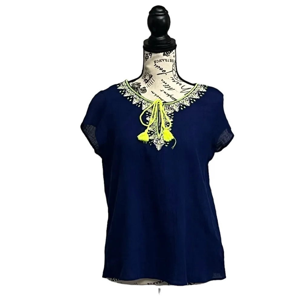 Vtg Decree Womens Blue Embroidered Peasent Boho Crinkle Blouse Modest TASSLE M - Image 2