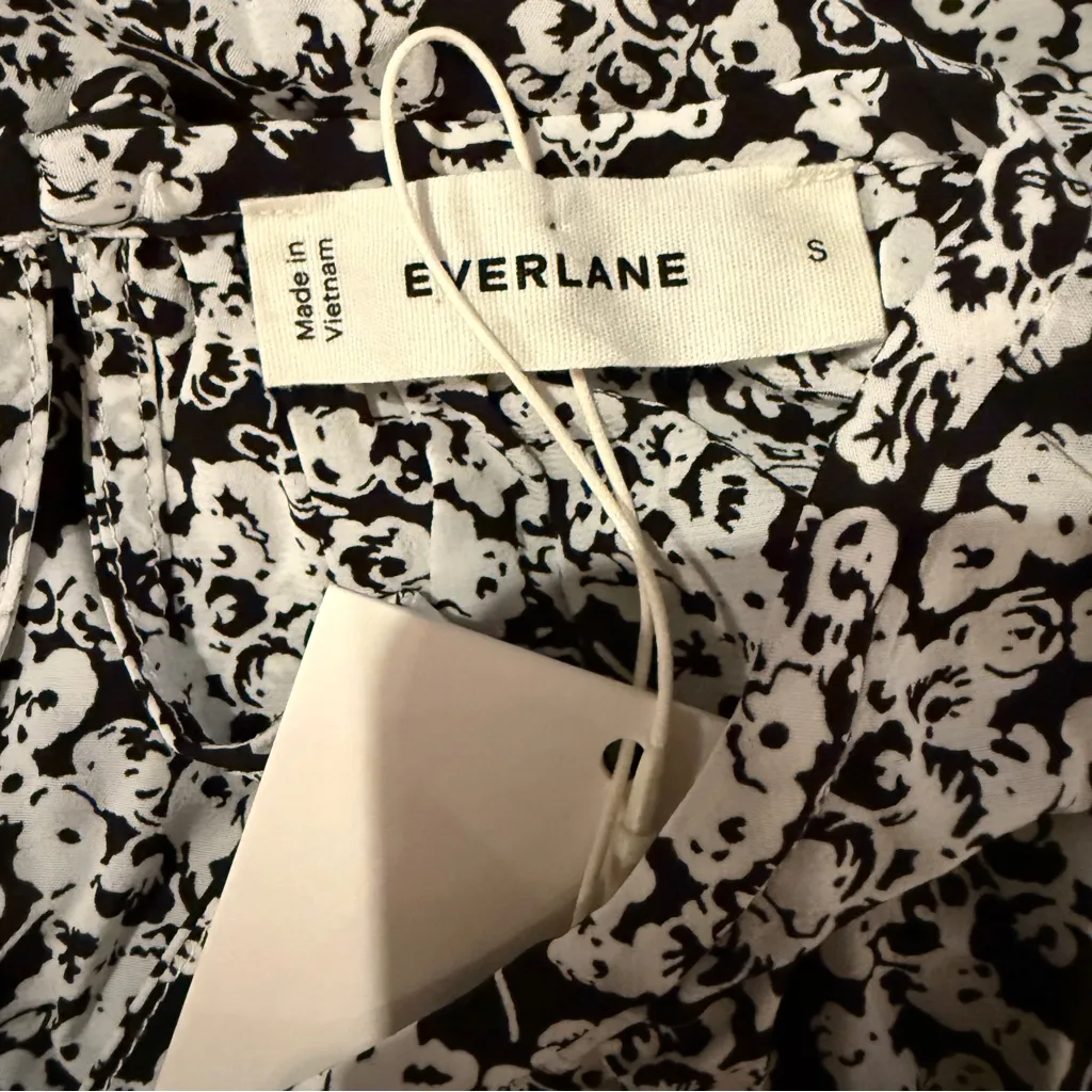 Everlane NWT Gathered Neck Floral Short Sleeve Top Women's Size Small Black Bone - Image 5
