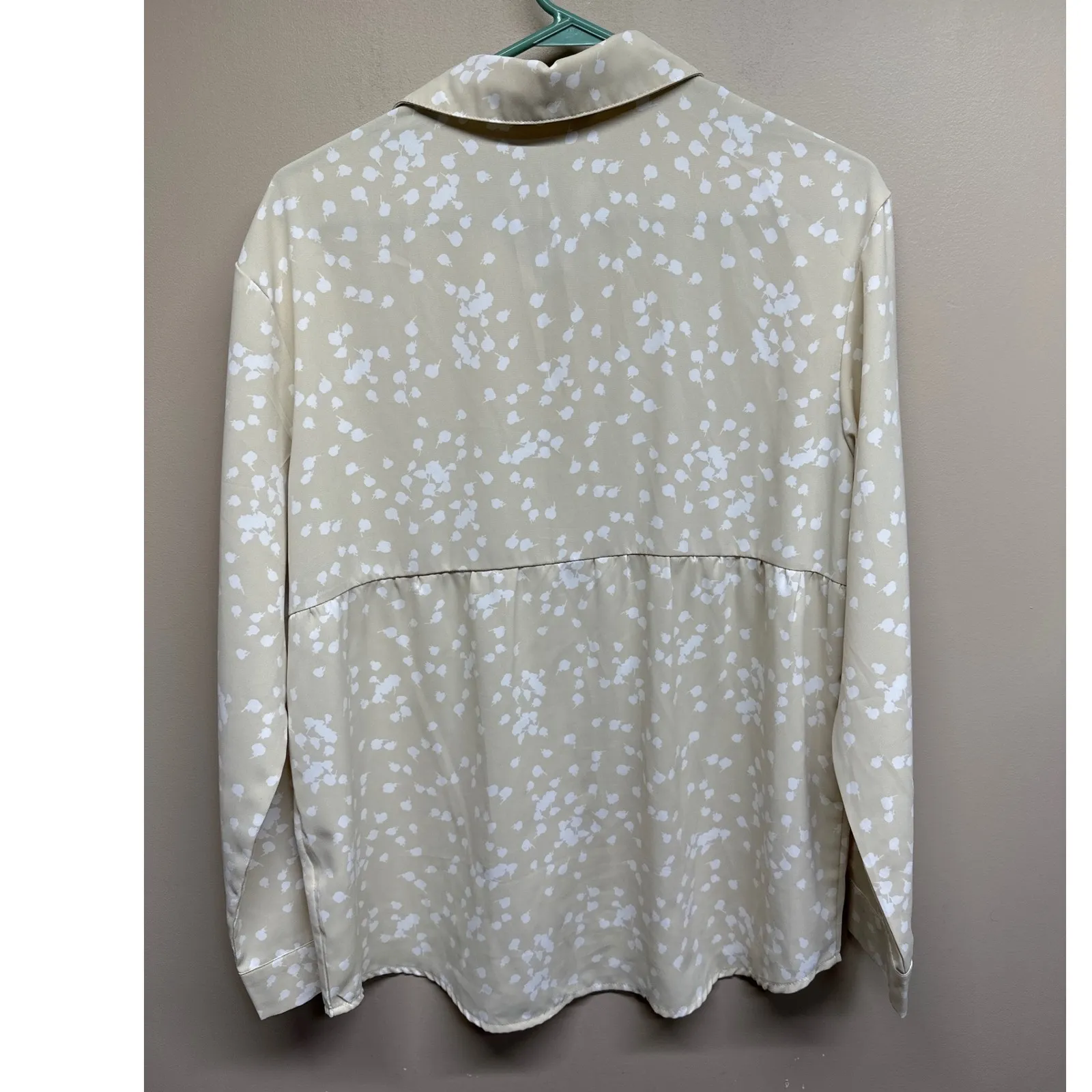 DOKOTQO Women's Beige Floral Print Button Down Long Sleeve Shirt Size Large Tan - Image 2