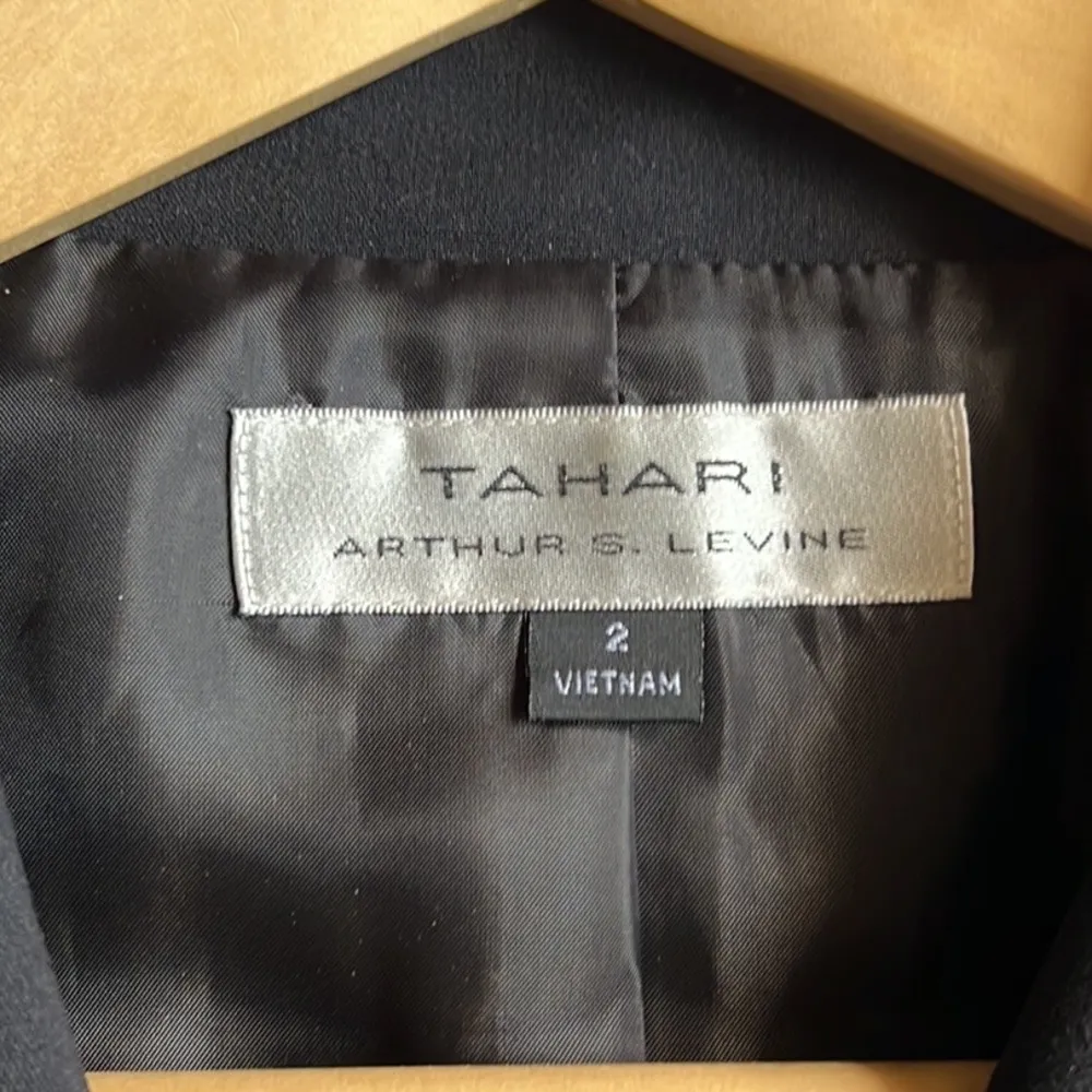 Tahari Arthur S Levine Black Cuffed 3/4 Sleeve Bow Button Blazer Jacket Size 2 - Image 4