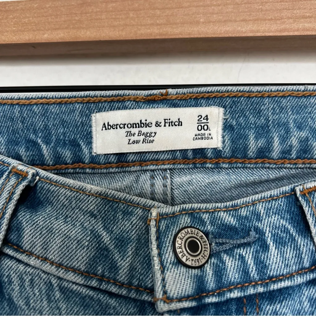 Abercrombie & Fitch Low Rise Baggy Jean Medium With Raw Hem - Image 9