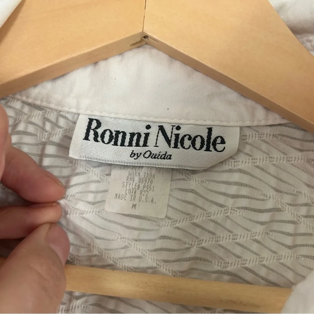 Ronni Nicole Vintage White Button Down Sleeveless Collared Blouse Neutral - Image 2