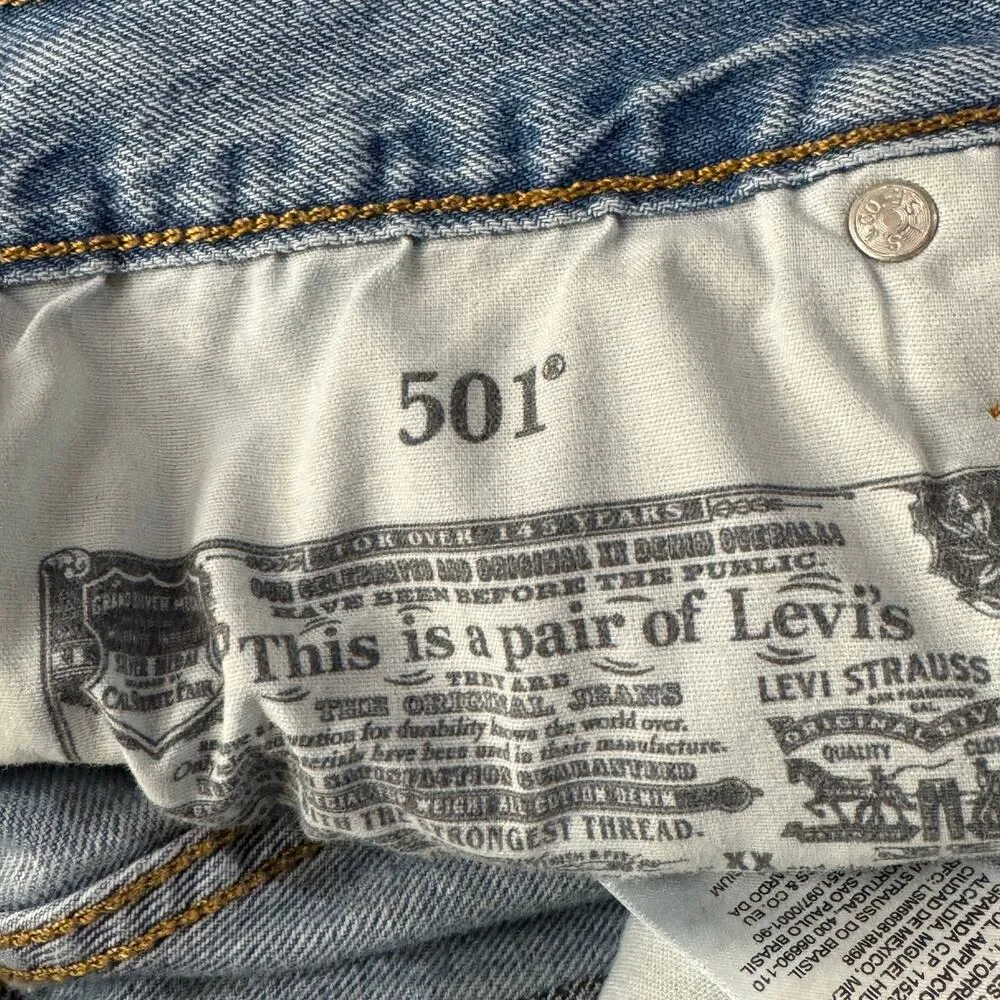 Levi’s 501 SZ W30 Jean Shorts Button-Fly Distressed Light Wash Frayed Hems Blue - Image 8