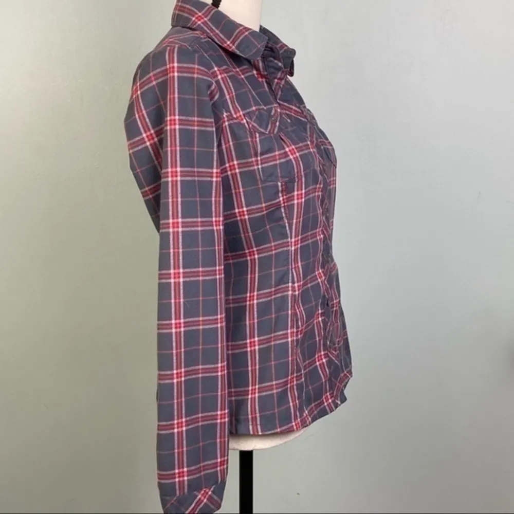 MOUNTAIN HARDWARE women’s button down plaid blouse. Size 2. EUC - Image 4