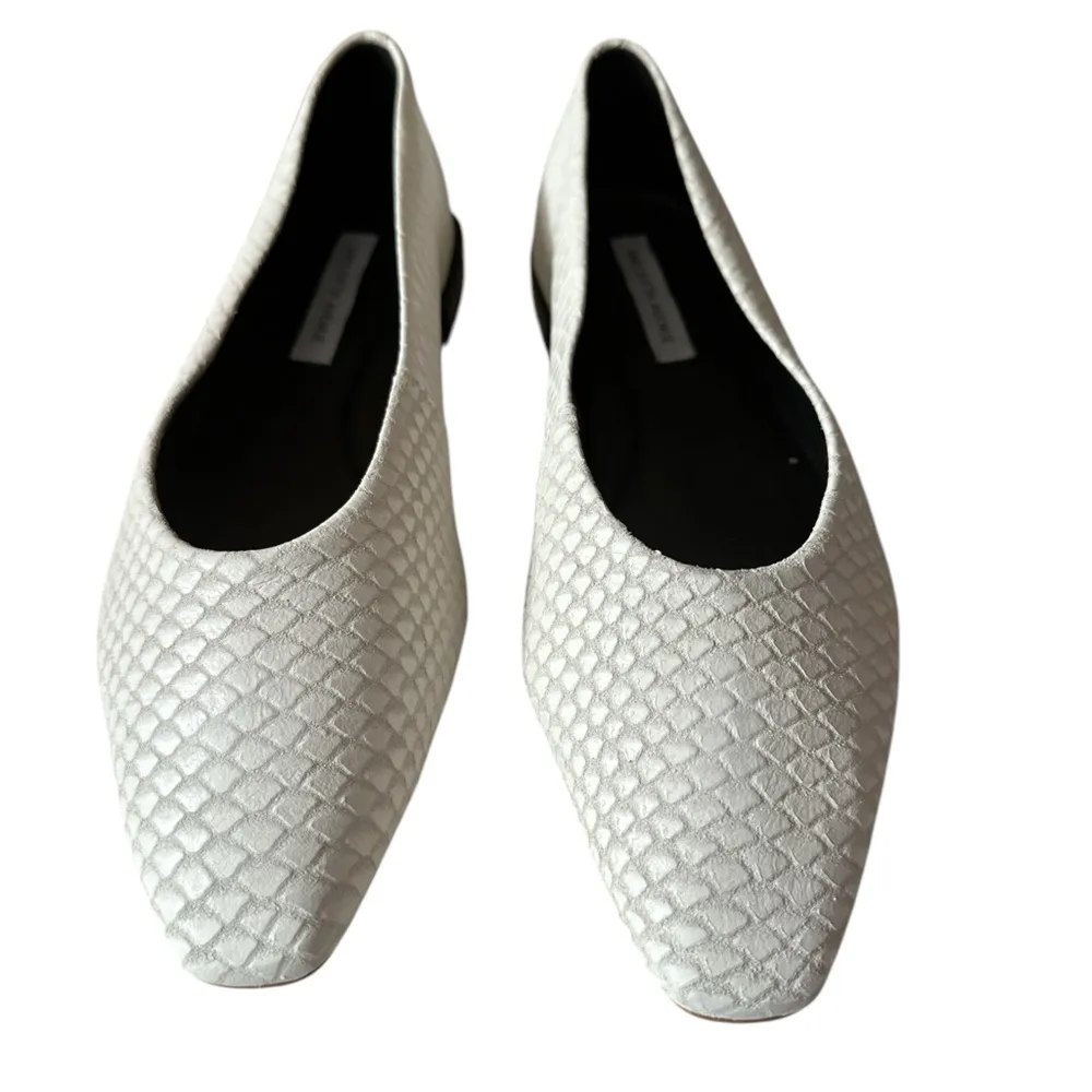 SAKS FIFTH AVENUE women’s Snake Embossed Leather Flats size 5.5 - Image 9