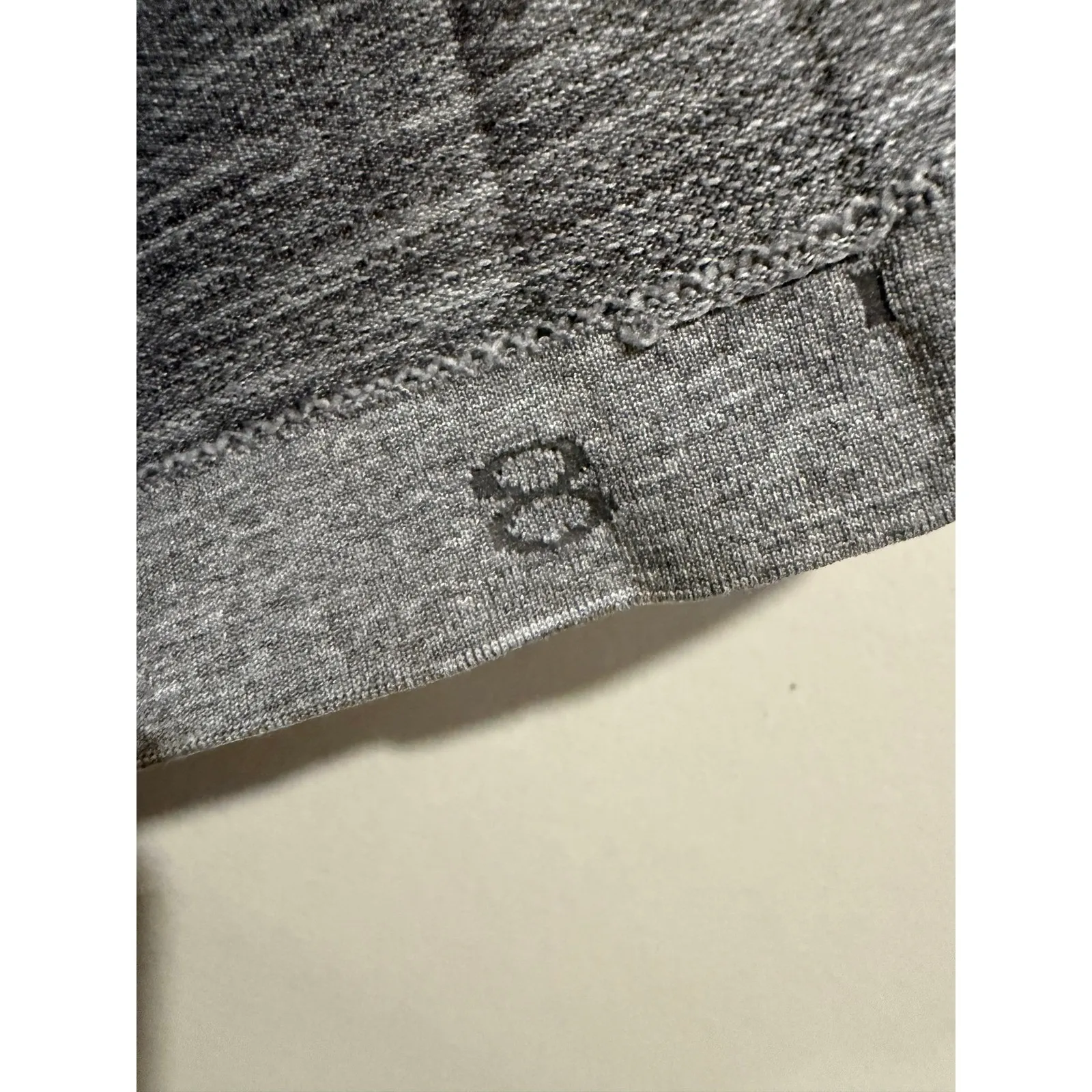 Lululemon Heathered Gray Swiftly Tech Top Women Sz 8 Short Sleeve Crewneck Gym - Image 3