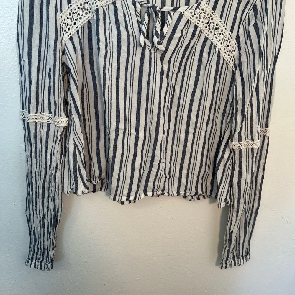 Hollister Cropped Long Sleeve Top White Blue/Gray Stripes - Image 5