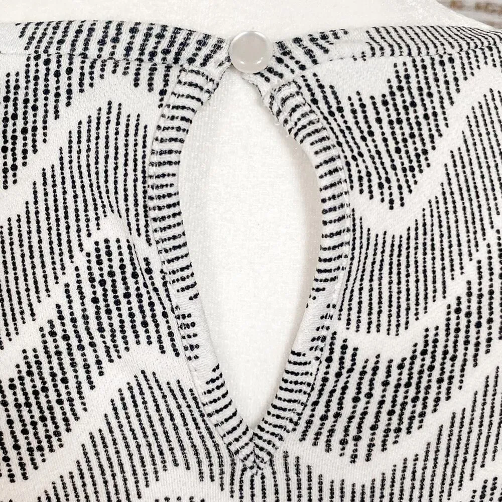 Adrianna Papell Geometric Print Ruffle Sleeve Blouse, EUC, Size Small - Image 6