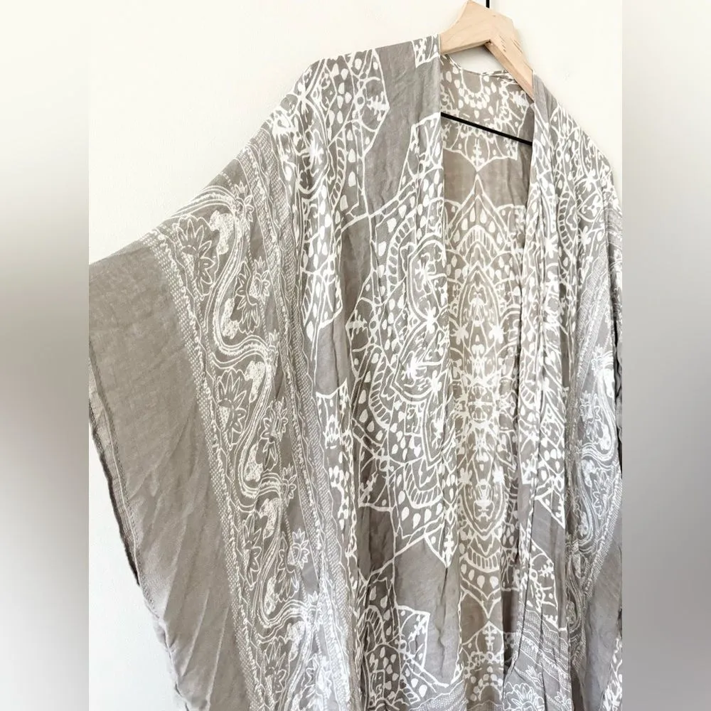 NWT Macchia di Ruggine Open Kimono Wearable Scarf in Gray Mandala Print - Image 4