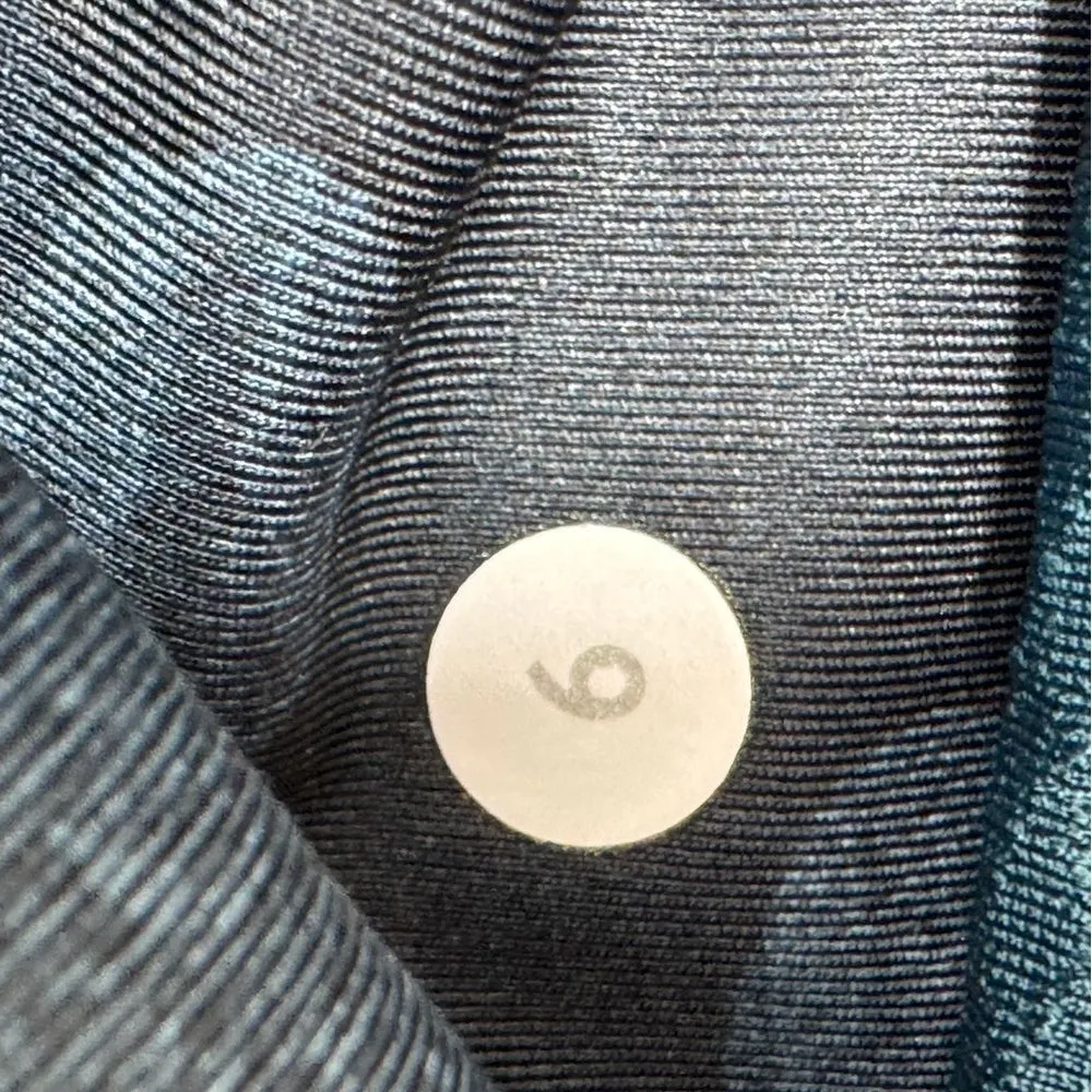 Lululemon Clip In Crop Capri Leggings Teal Blue Camo Size 6 Athletic Yoga - Image 8