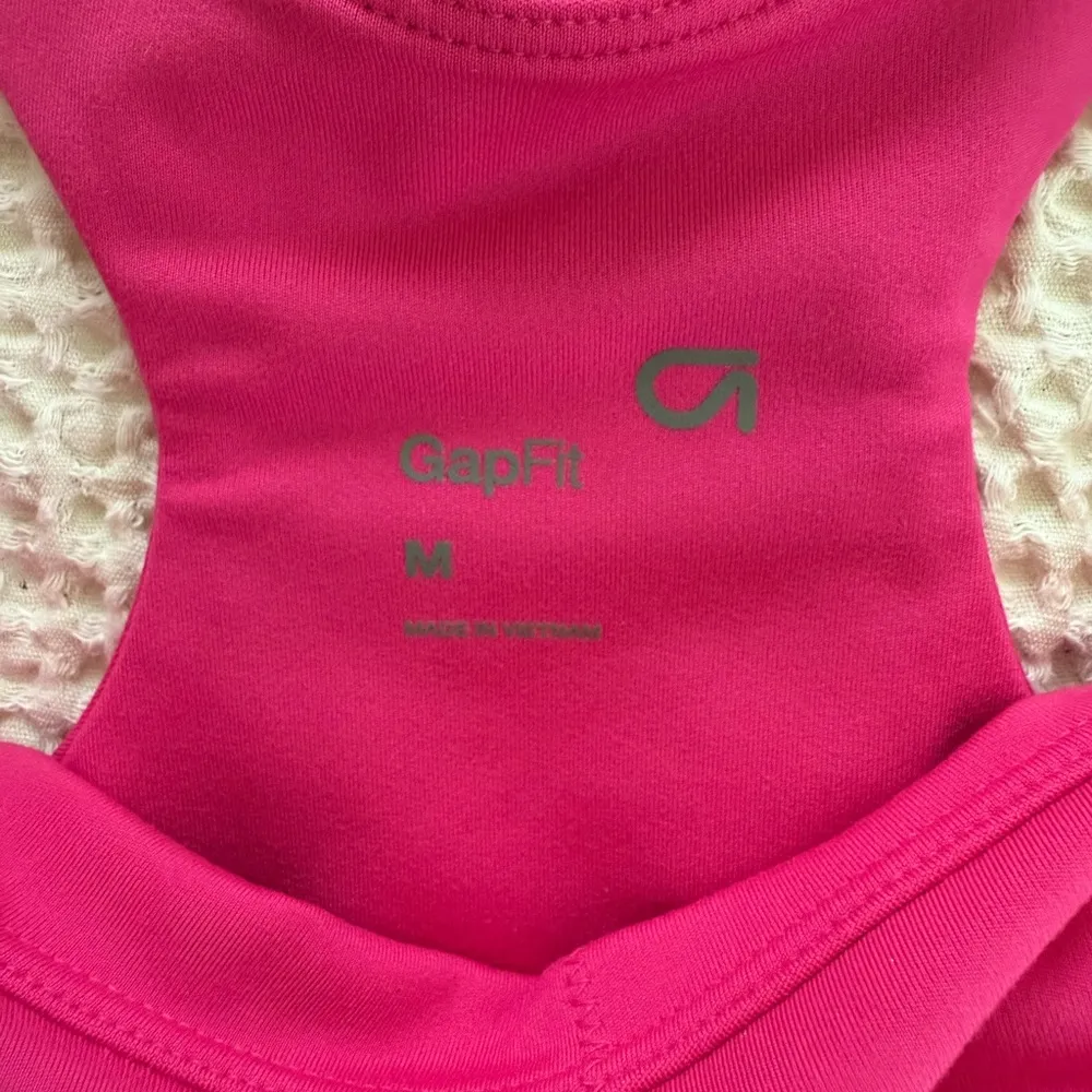 NWOT Gap Fit Sports Bra Medium - Image 4