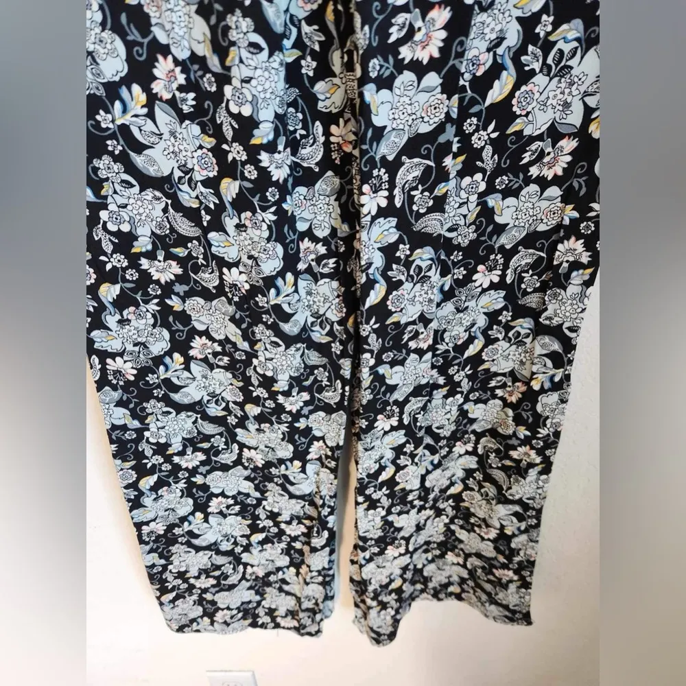 Vera Bradley Floral Slit pants with side pockets size small - Image 7