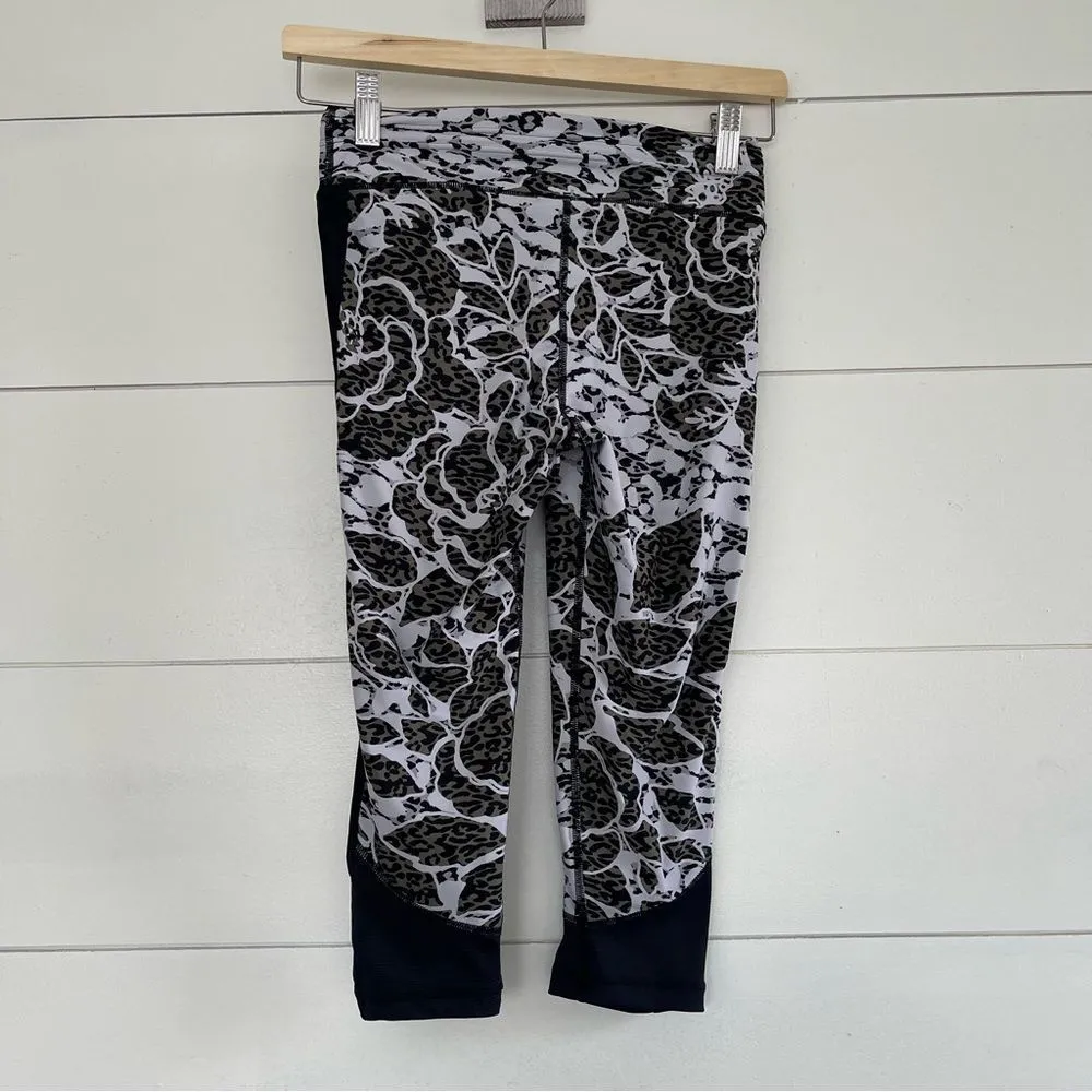 Revolve the Upside Cropped Floral Leggings - Image 4