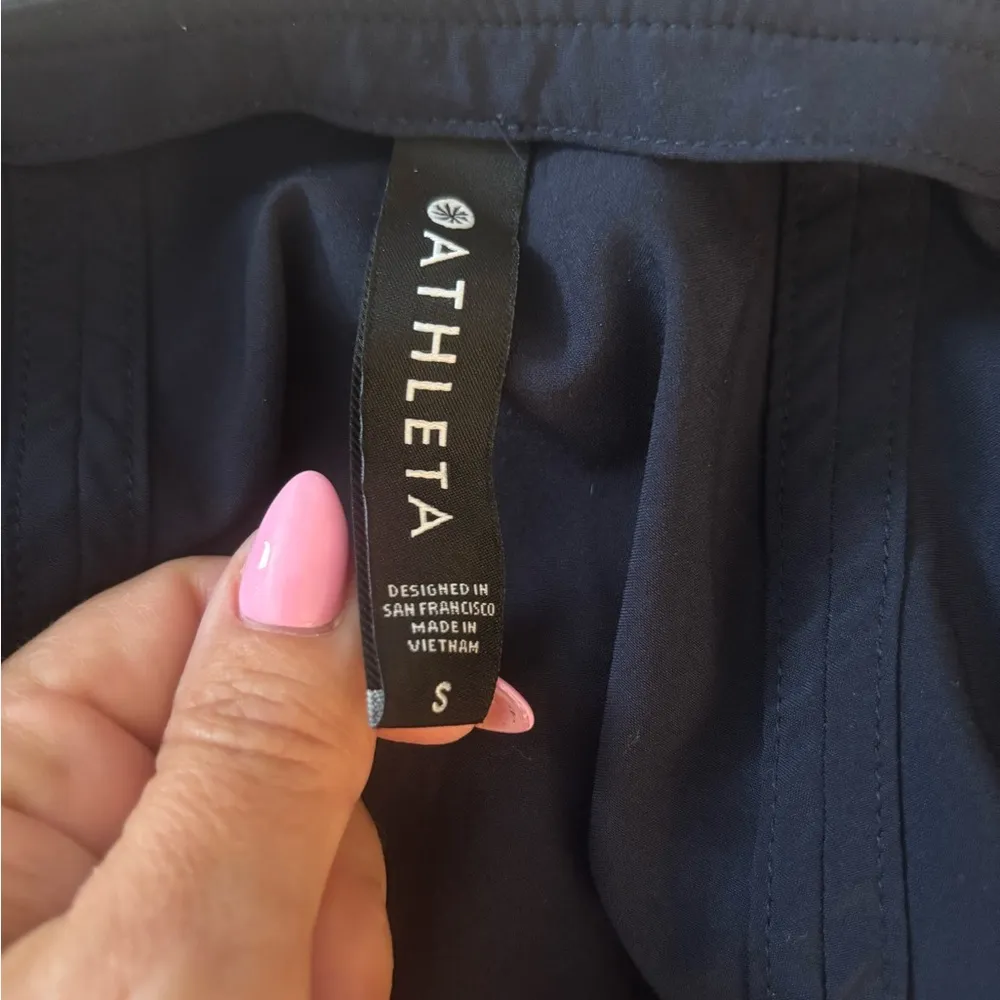 Athleta Navy V-Neck Women's Scrub Top Small - Image 5