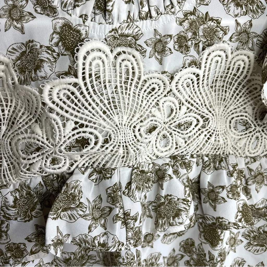 Blouse floral print short sleeves and ruffle accent Feminine cottage dressy - Image 3