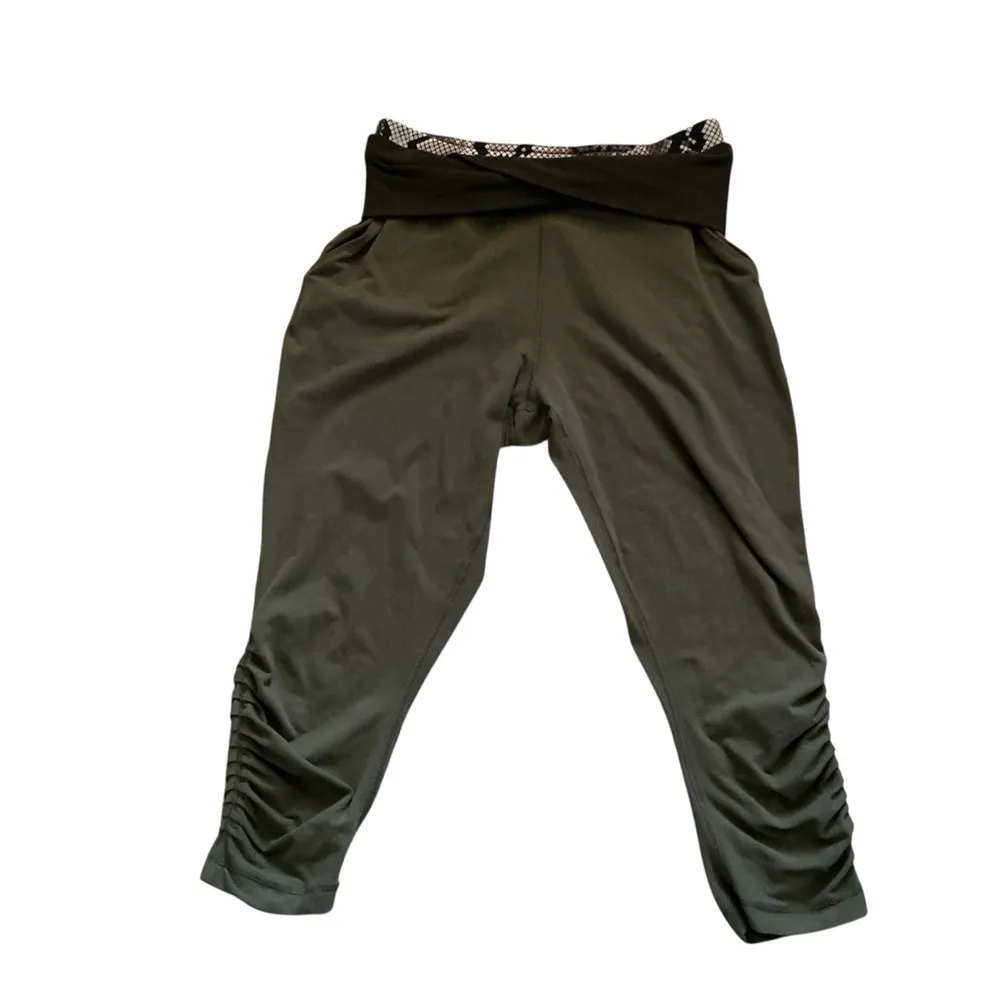 Lululemon sunset salutation crop size 6 olive green fold over waistband - Image 6