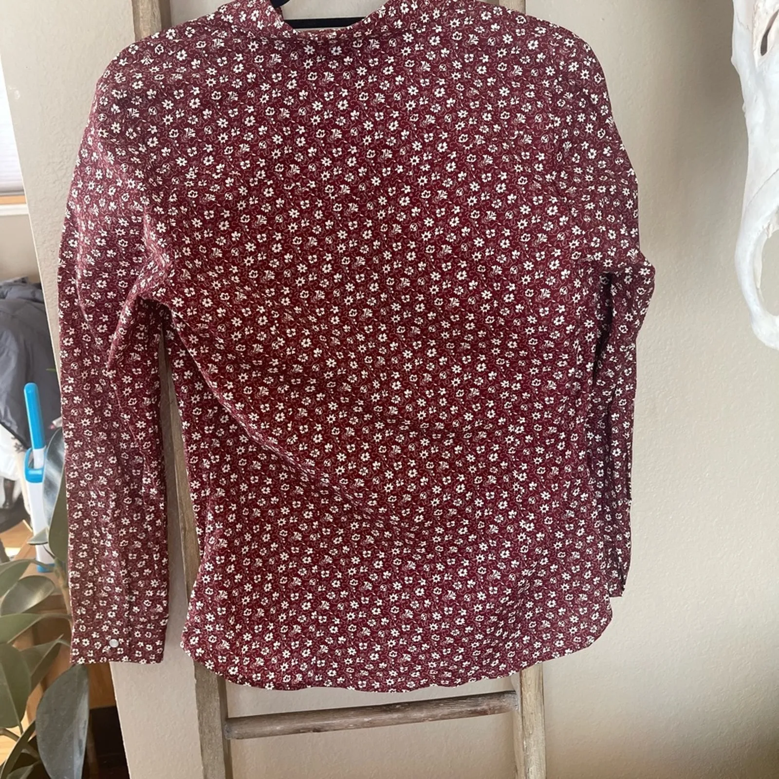NWOT Roper Women’s Ditsy Floral Maroon and White Pearl Snap Western Size Small Red - Image 2