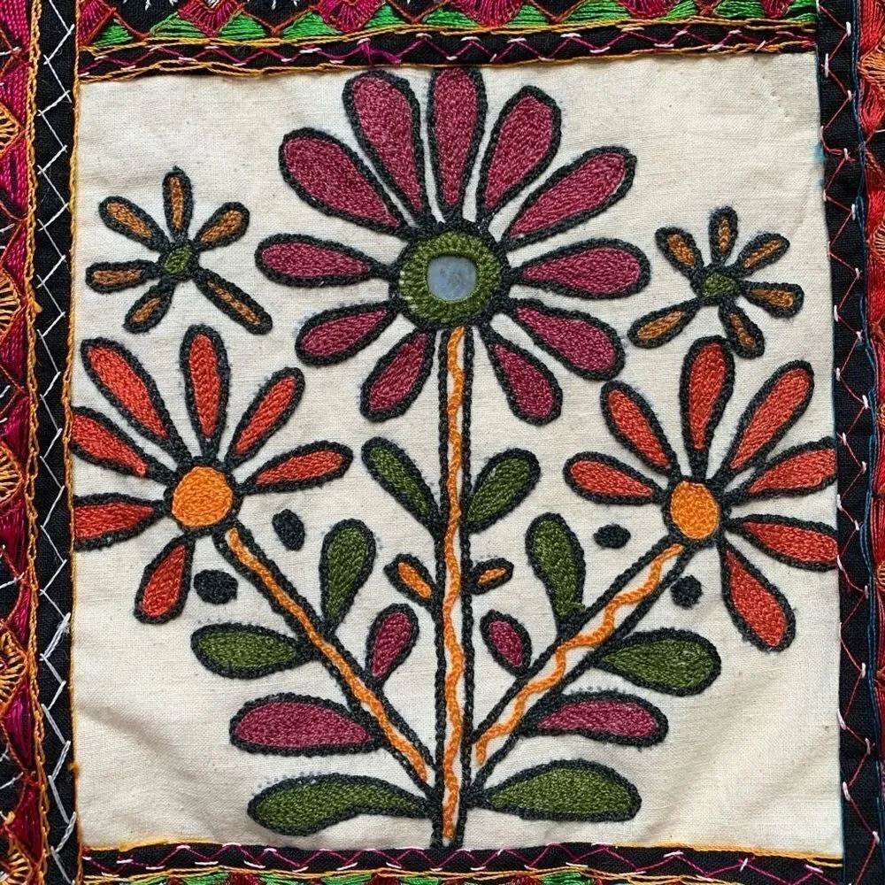 Vintage Vest Cream South American Ethnic Folk Art Embroidered Floral Open Front Red Size XL - Image 8