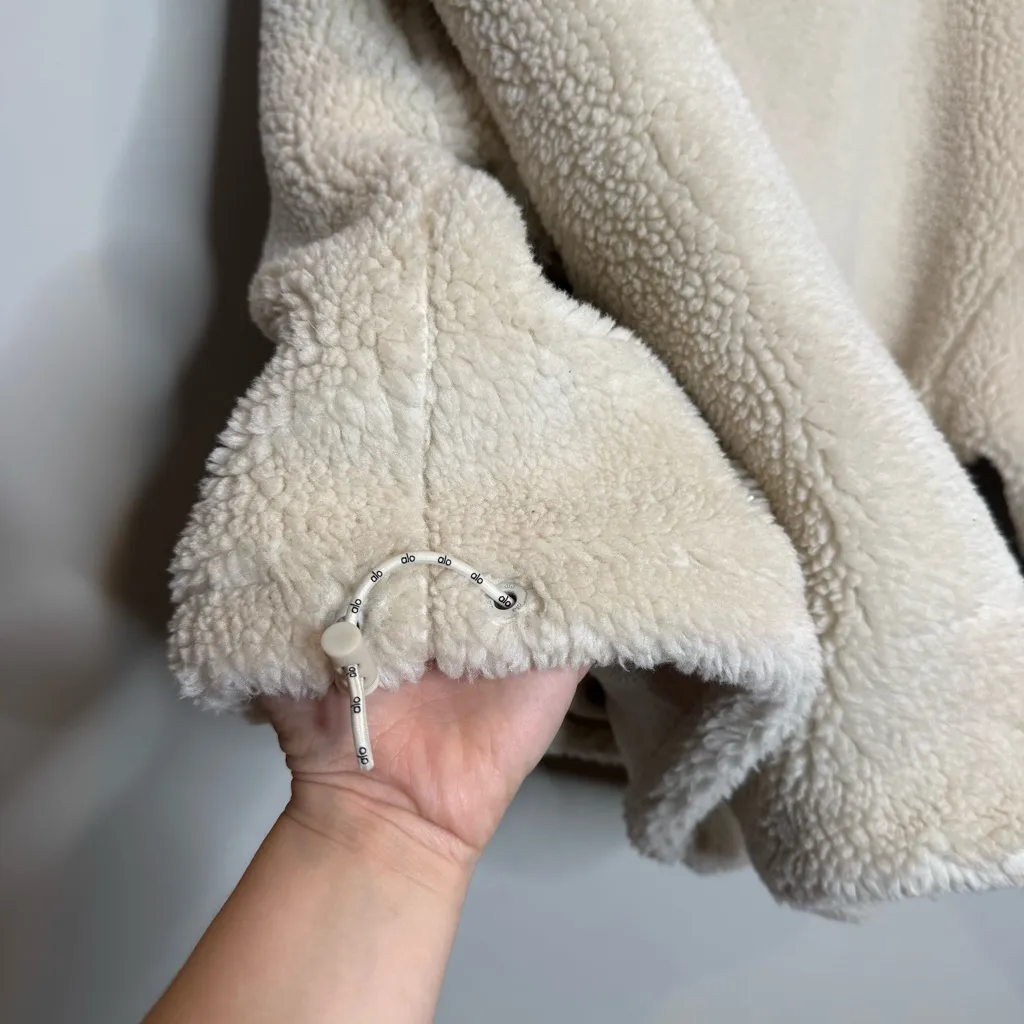 Alo Yoga Flurry Sherpa Jacket Bone Size Medium - Image 8