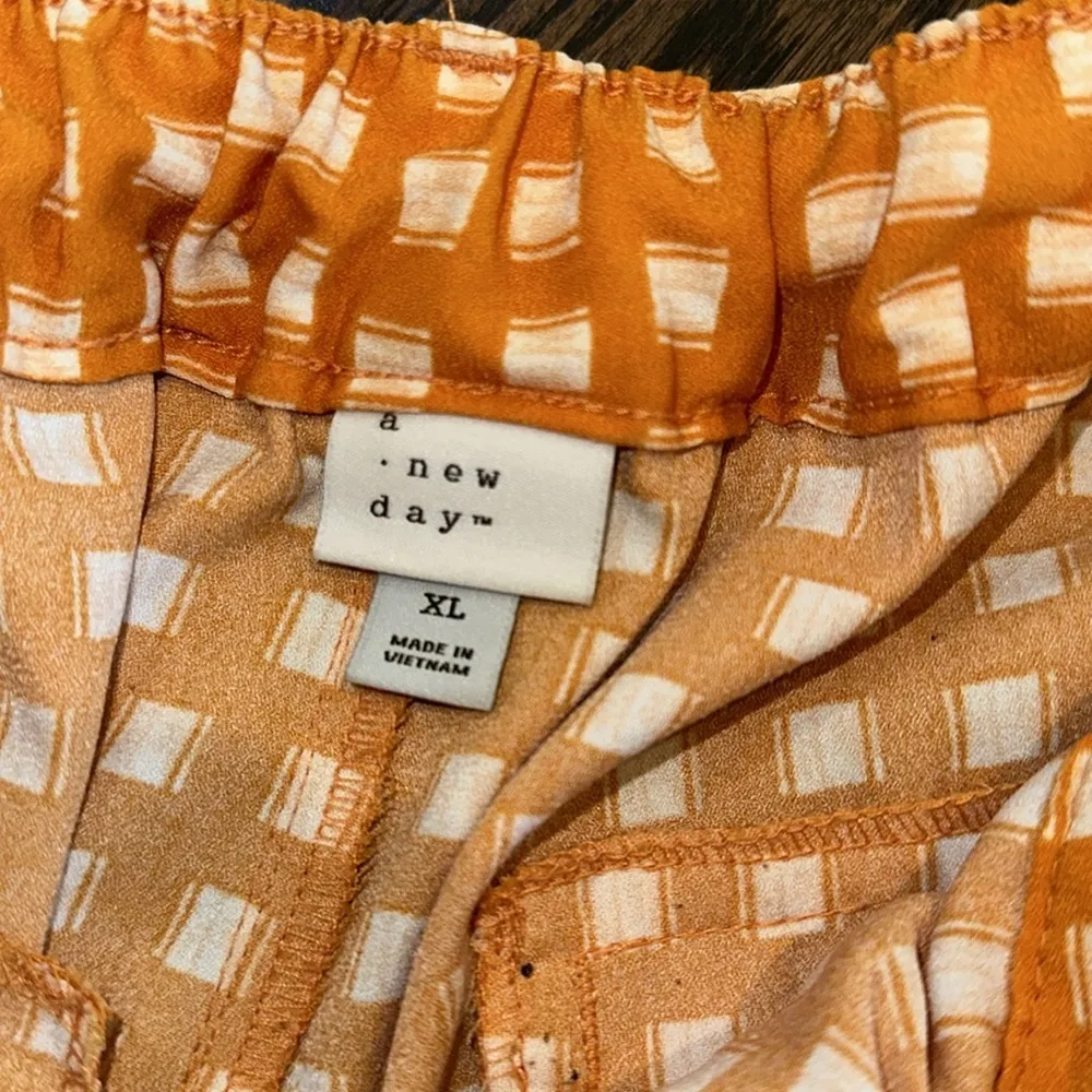 a new day High Waist Orange and White Polka Dot Shorts size XLarge - Image 5