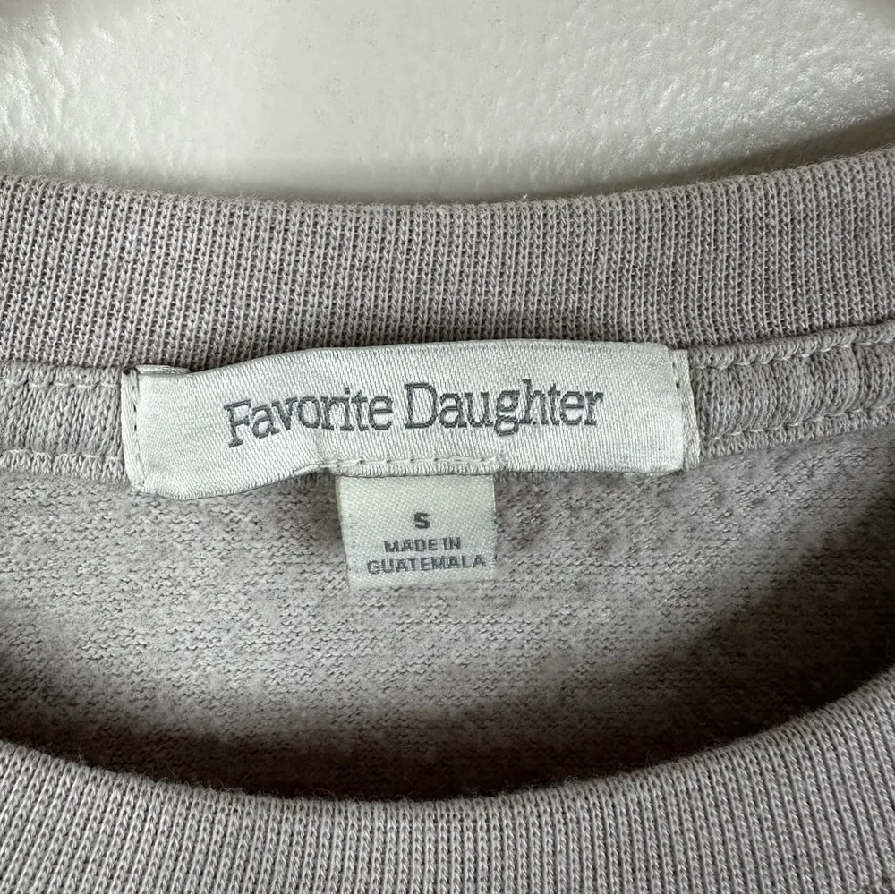 Favorite Daughter Mom Of The Year Graphic Sweatshirt Womens S Crewneck Pullover Tan - Image 6