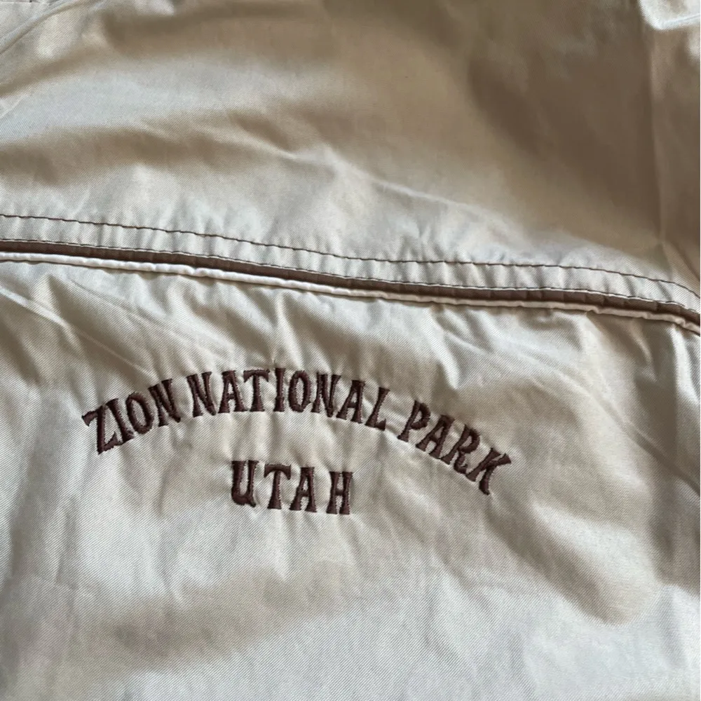 Zion National Park Utah khaki colored rain jacket mesh lined National Parks Brown Size XL - Image 2