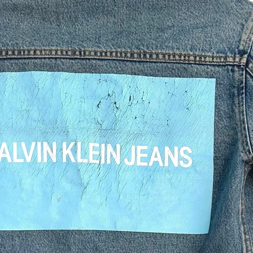 Calvin Klein Denim Trucker Jacket Lyon Blue‎ Logo Size Small - Image 7
