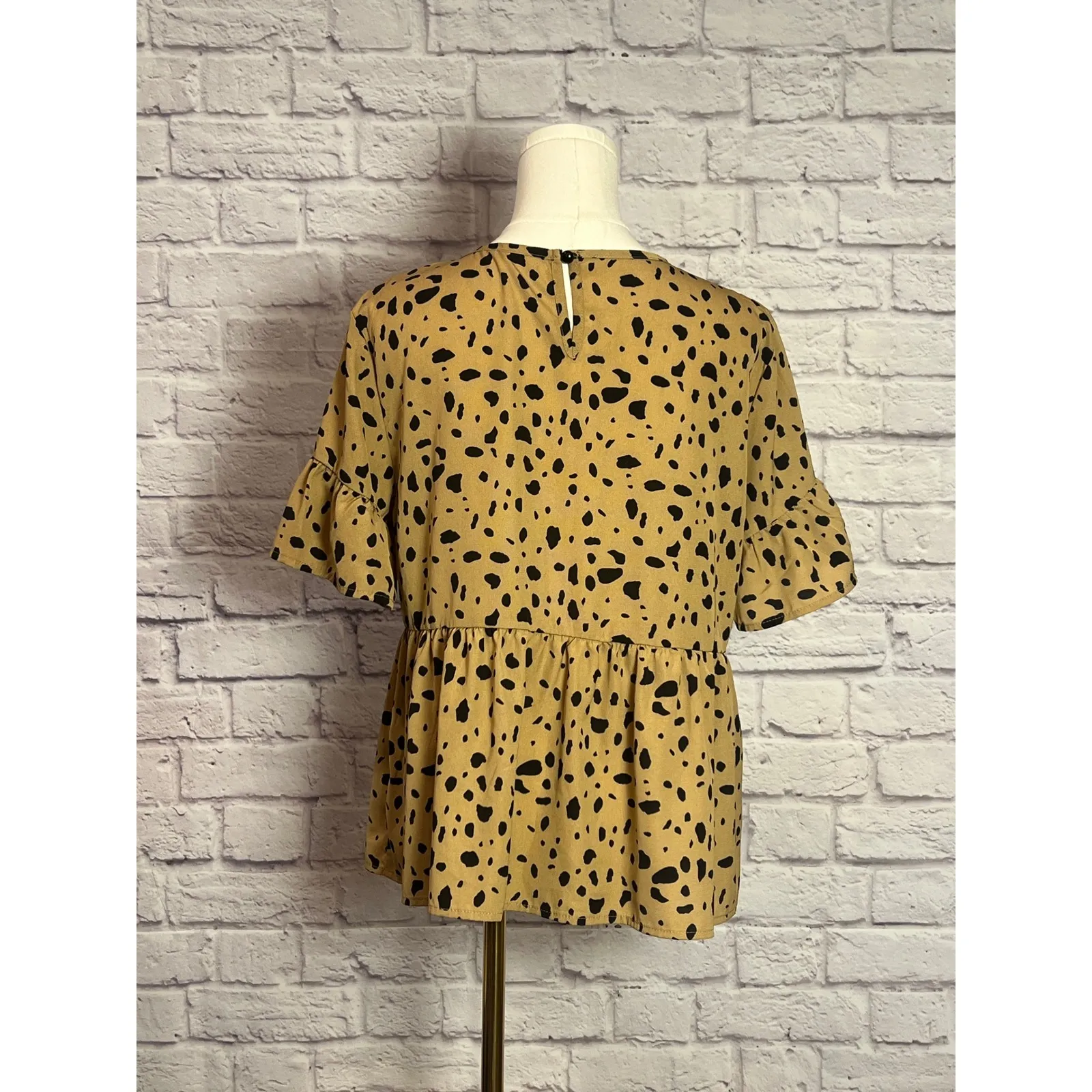 Shein Dalmatian Print Ruffle Hem Blouse Women's Size L - Image 3