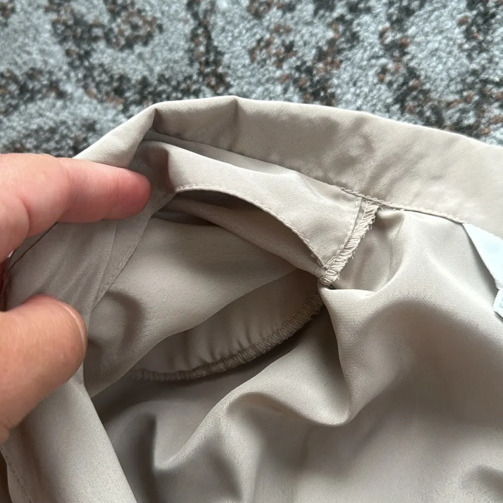 Vintage Susan Hutton Pleated Button Down Blouse Beige 12 Tan - Image 5