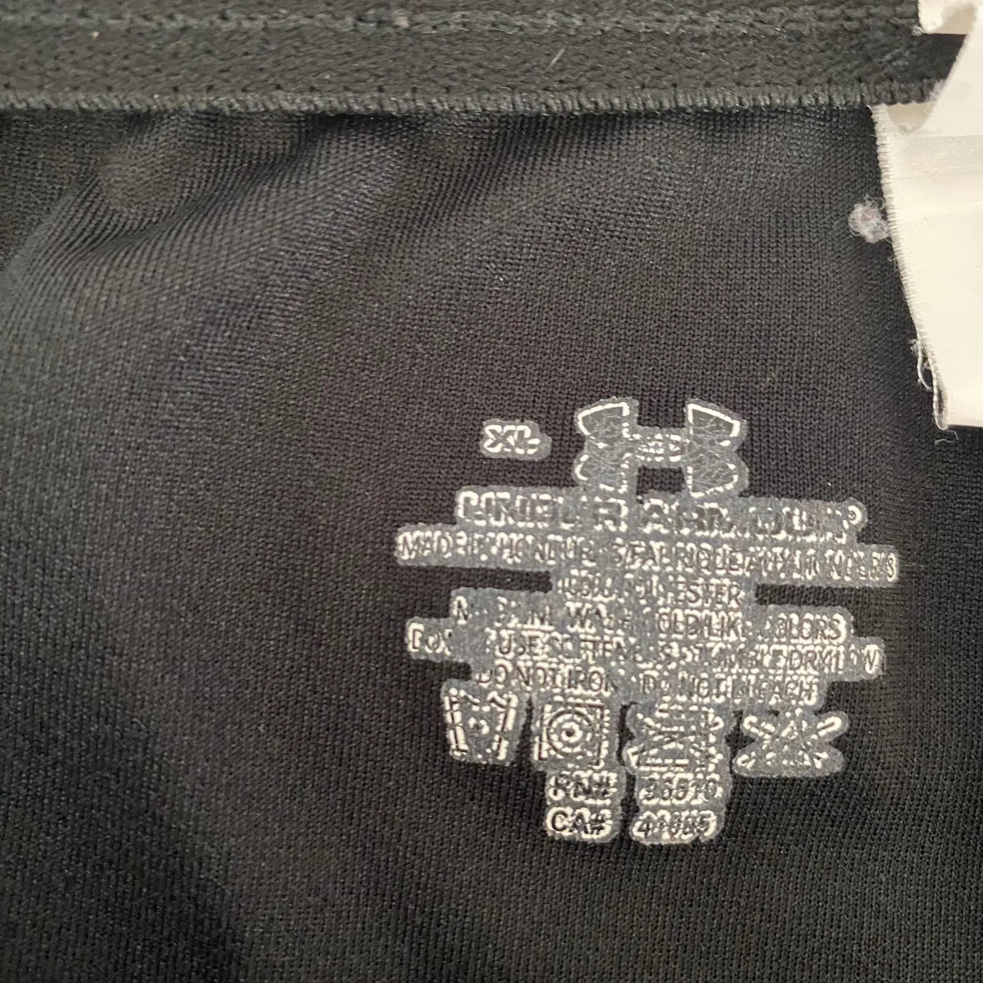 women XL pull on athletic shorts black & white - Image 5