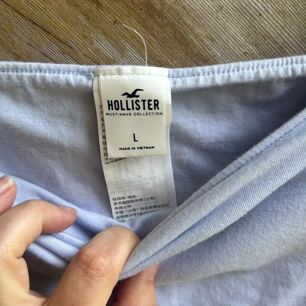 Hollister light blue periwinkle butterfly crop tube top large - Image 4