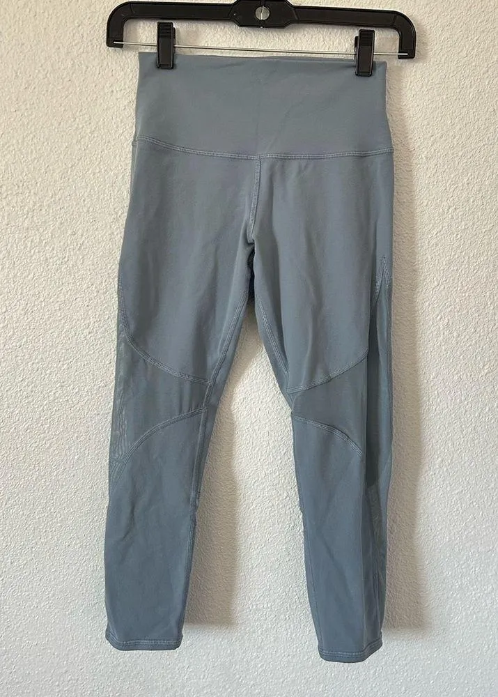 Alo yoga high waist coast crop leggings sz small - Image 3