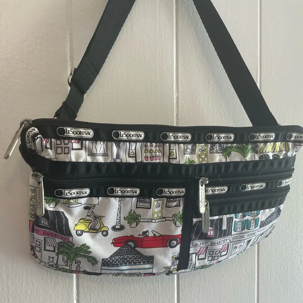 A Rare HTF Vintage Hawaii Exclusive Edition LeSportsac Fanny Pack Waist Bag - Image 4