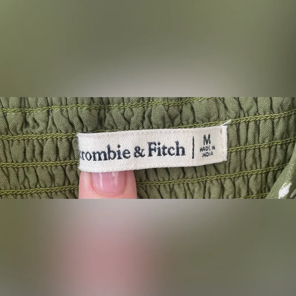 Abercrombie & Fitch green floral puff sleeve v-neck crop top, smocked back; M - Image 4