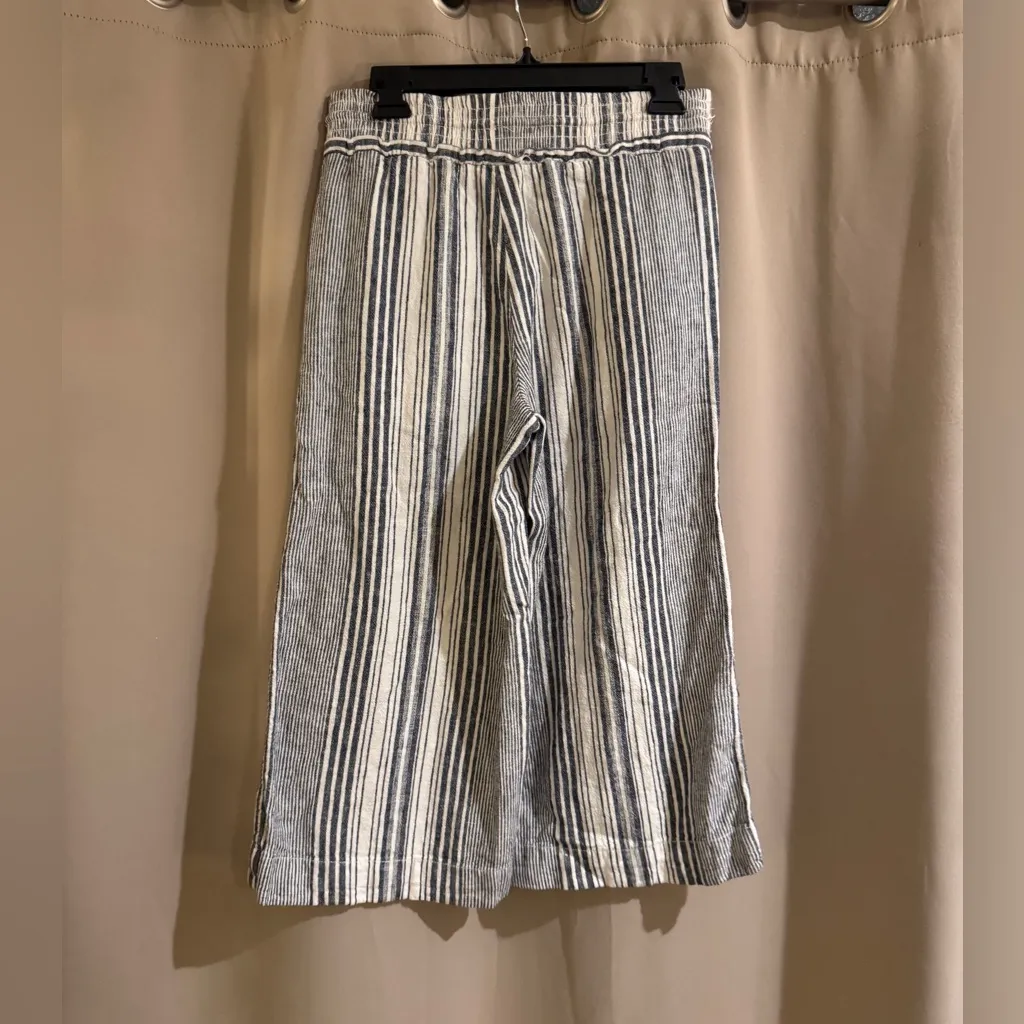 Time and Tru Navy Striped Capris White - Image 2