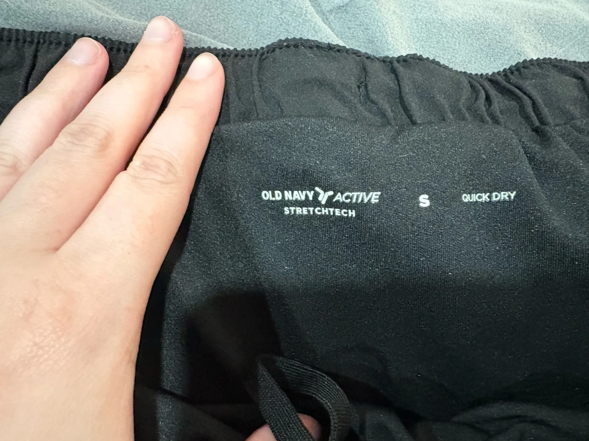 Old Navy Active Shorts Stretchtech - Image 2