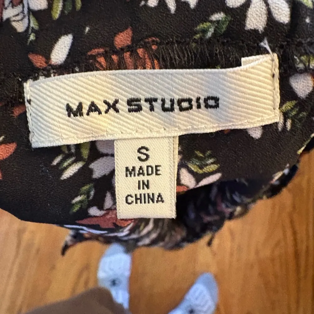 Max Studio Black and White Flutter Sleeve Blouse - Image 2