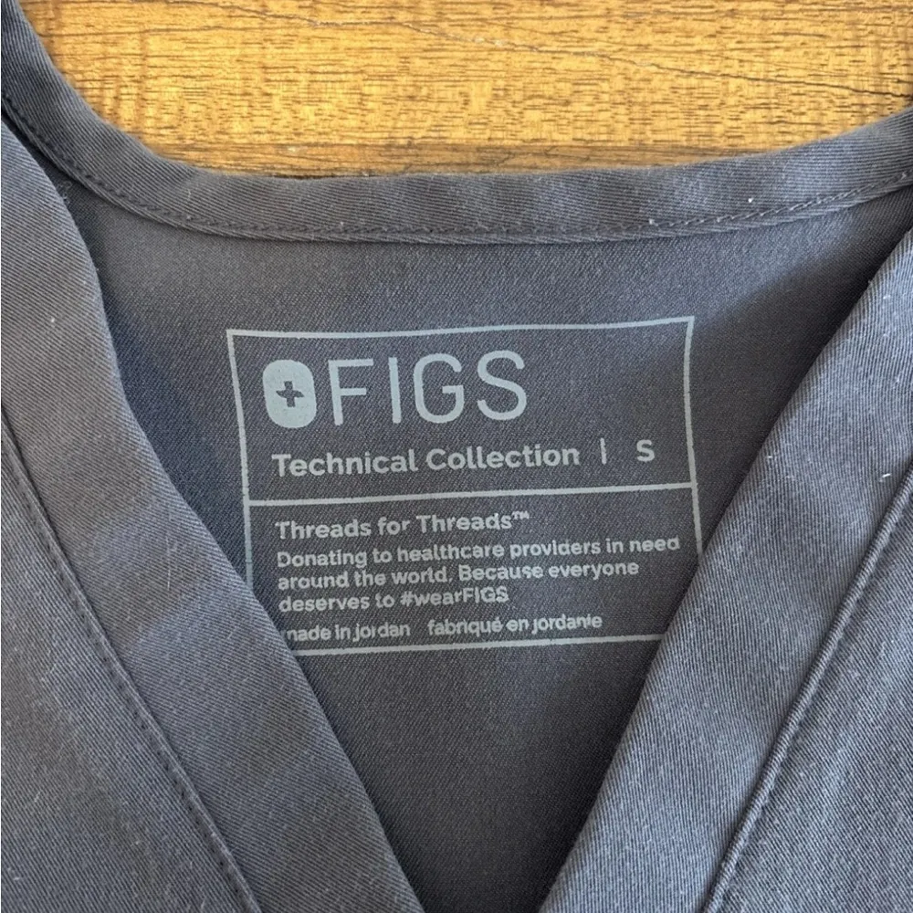 Figs Technical Collection Scrub Top Gray Size Small Style 1000211 - Image 7