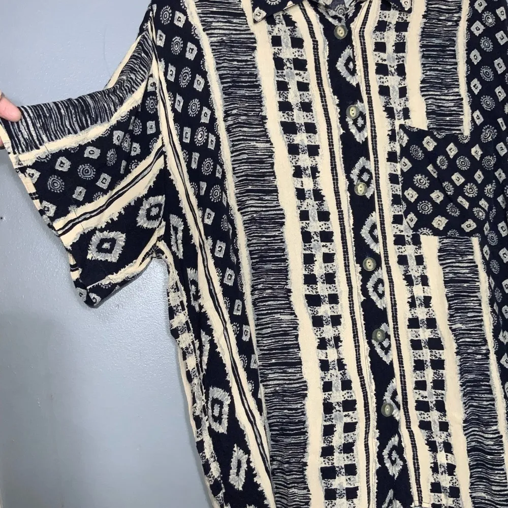 Capacity Vintage Black&Tan Geo Print Short Sleeve Button Down Shirt M Size M - Image 5