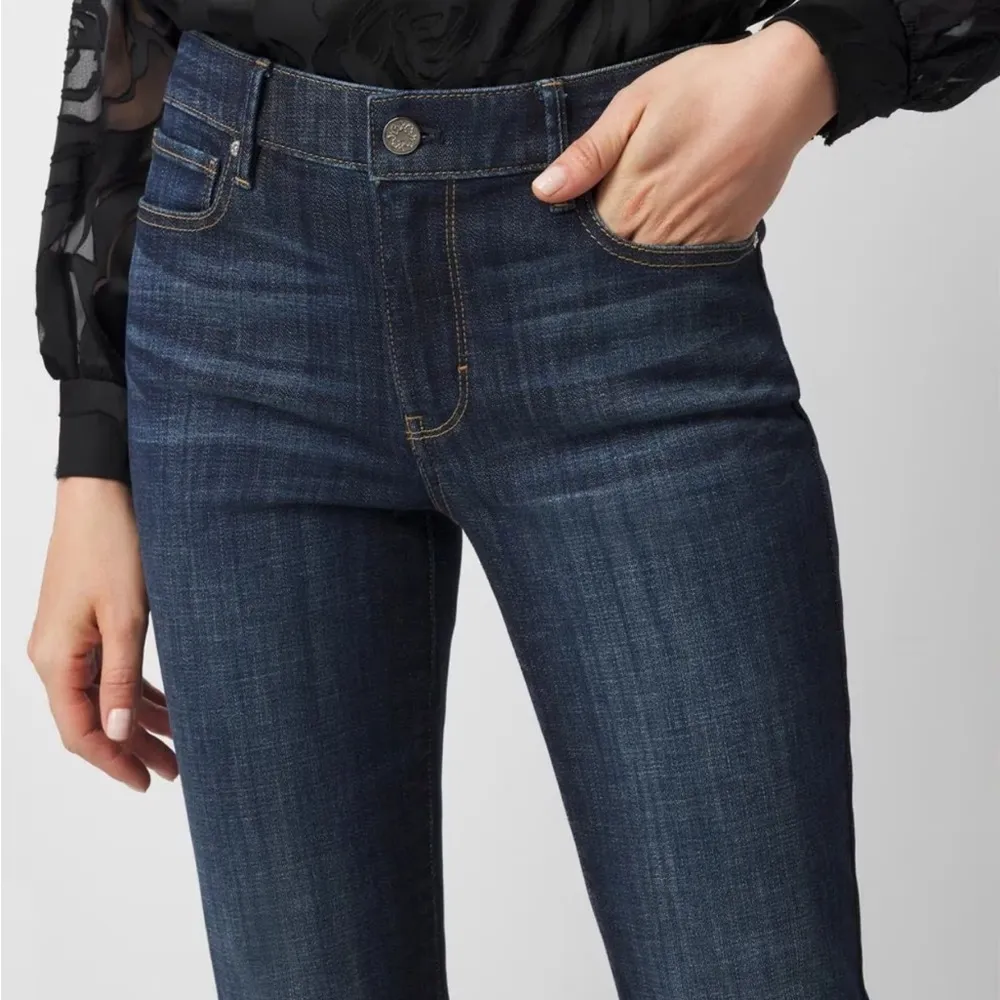 WHBM The Boot Women's Jeans 2 Short - Image 3